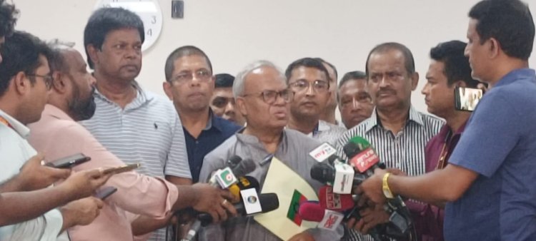 সরকার নিজেরা জ্বালাও-পোড়াও করে বিএনপির ওপর দায় চাপাচ্ছে: রিজভী