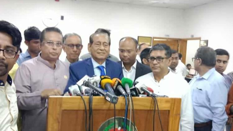 আ. লীগের আয় কমেছে, বেড়েছে ব্যয়