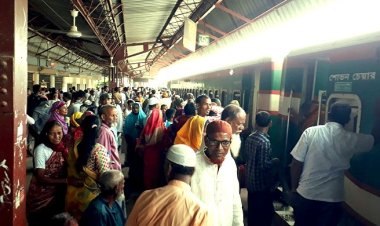 প্রধানমন্ত্রীর জনসভায় যোগ দিতে বাস-ট্রেনে উপচেপড়া ভিড়