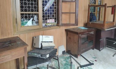 সুপ্রিম কোর্টে আইনজীবীদের হট্টগোল, সম্পাদকের কক্ষ ভাঙচুর