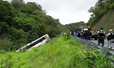 মেক্সিকোতে ভয়াবহ সড়ক দুর্ঘটনায় নিহত ১৮