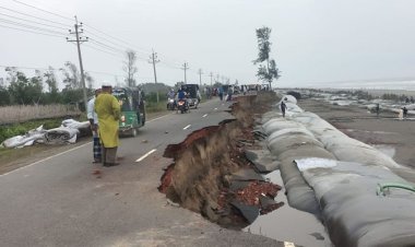তীব্র হচ্ছে মেরিন ড্রাইভ সড়কের ভাঙন, মেরামত শুরু
