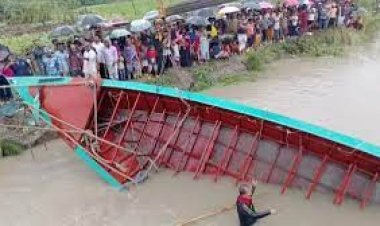  ডুবে যাওয়া ট্রলার উদ্ধার, এখনো নিখোঁজ দুই শিশুসহ ৫ জন