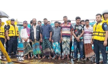  ২৮টি বাল্কহেড ও তিন ড্রেজারসহ ৬২ শ্রমিক আটক