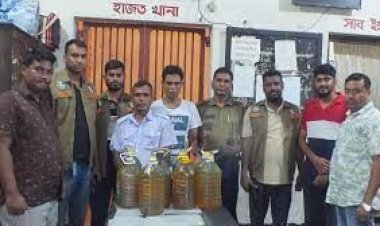  ট্রেনের তেল চুরি করে বিক্রির সময় রেলকর্মচারীসহ আটক ২