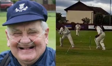 পিঠে অক্সিজেন সিলিন্ডার নিয়ে ক্রিকেটের ময়দানে