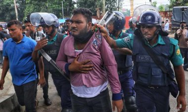 শাহবাগ থেকে কয়েকজন শিক্ষার্থীকে আটকের অভিযোগ