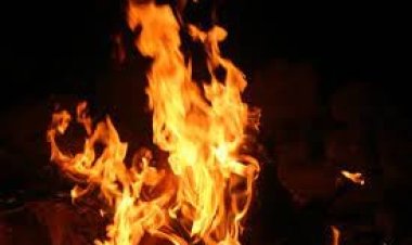 অভাবের তাড়নায় নিজের গায়ে আগুন দিলেন ঋণগ্রস্ত রিকশাচালক