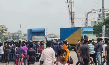  নারায়ণগঞ্জে গার্মেন্টস কর্মী নিহতের প্রতিবাদে সড়কে বিক্ষোভ