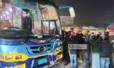  চট্টগ্রামে নিয়ন্ত্রণ হারানো বাস থেকে ছিটকে পিষ্ট যাত্রী