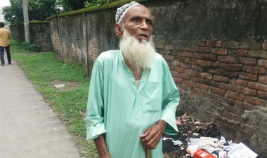  জমি লিখে না দেওয়ায় বৃদ্ধ বাবাকে বাড়ি থেকে তাড়িয়ে দেন ছেলেরা