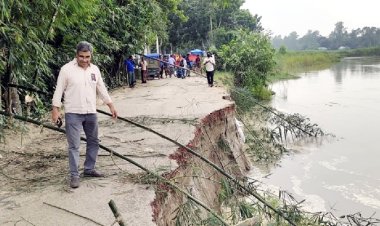 টাঙ্গাইলে ব্রিজের এপ্রোস সড়কে ধস, যোগাযোগ বিচ্ছিন্ন