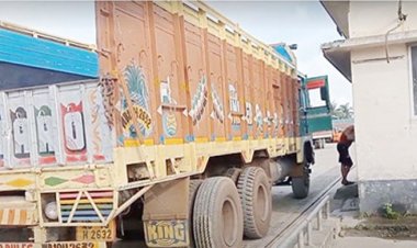 বেনাপোল স্থলবন্দরে ওজন স্লিপ নিয়ে জটিলতা, বন্দরে আটকা শতাধিক পণ্যের চালান