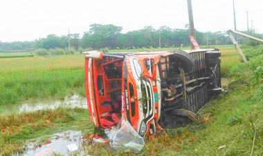 পিকনিকের বাস উল্টে নিহত ১, আহত ১৯