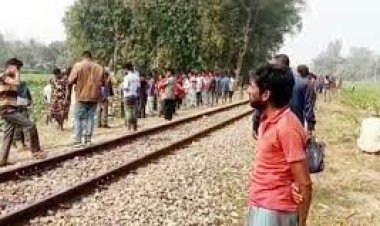  রেল লাইনে বসেছিলেন সহকারী তথ্য কর্মকর্তা, কাটা পড়ে মৃত্যু