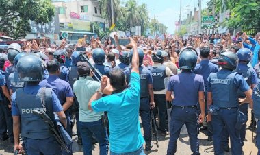 মানিকগঞ্জে বিএনপির পদযাত্রায় পুলিশের বাধা, সড়কেই সমাবেশ