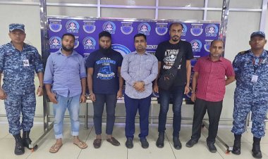 বিমানবন্দরে ৩৫ লাখ টাকার স্বর্ণ জব্দ, আটক ৫