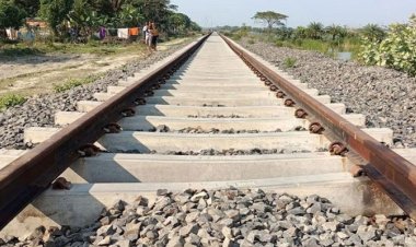  ট্রেনে কাটা পড়ে রেল কর্মকর্তার মৃত্যু