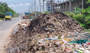 শ্রীপুরে মহাসড়কের পাশে ময়লার ভাগাড়,  দুর্গন্ধে অতিষ্ঠ এলাকাবাসী