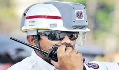 ট্রাফিক পুলিশের মাথা ঠান্ডায় এসি হেলমেট