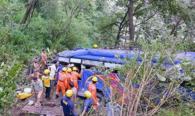 ভারতে তীর্থযাত্রীদের বহনকারী বাস খাদে, হতাহত ৩৪