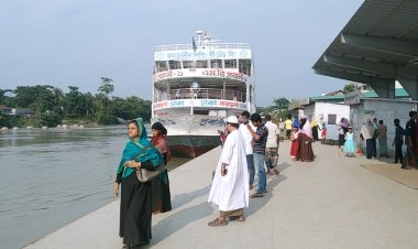 যাত্রী সংকটে বন্ধ হলো বরগুনা-ঢাকা লঞ্চ চলাচল