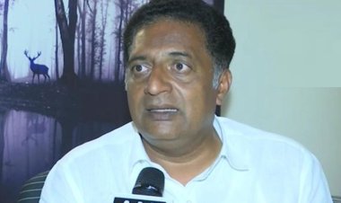  চন্দ্রযান নিয়ে বিতর্কিত পোস্ট প্রকাশ রাজের, থানায় অভিযোগ