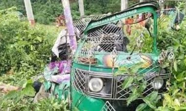  ট্রাক-অটোরিকশা সংঘর্ষে প্রাণ গেল দুই নারীর