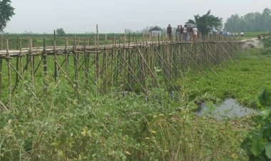  ১৫ বছর ধরে বাঁশের সাঁকোয় ঝুঁকি নিয়ে পারাপার