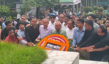 জাতীয় কবির মাজারে বিএনপির শ্রদ্ধা নিবেদন