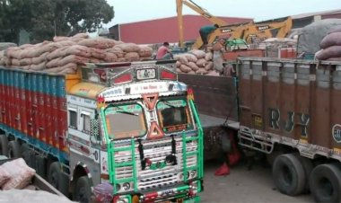 হিলিতে একদিনের ব্যবধানে পেঁয়াজের দাম বেড়েছে ১০ টাকা