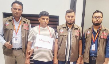 দুবাইফেরত যাত্রীর ব্যাগে মিলল আধা কেজি স্বর্ণ