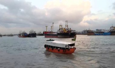  কর্ণফুলী নদীতে জাহাজে আটকে ছিল যুবকের মরদেহ