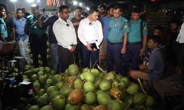 গভীর রাতে ডাবের আড়তে ভোক্তা, ‘হাতেনাতে ধরা’