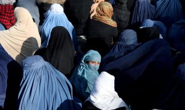 হতাশায় ‘প্রাণের মায়া ত্যাগ’ করছেন আফগান নারীরা