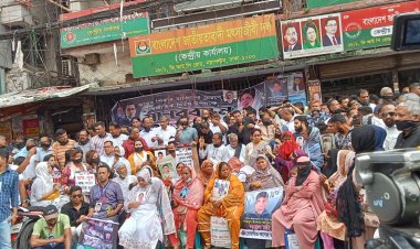 মুখে কালো কাপড় বেঁধে নয়াপল্টনে মানবন্ধনে বিএনপি নেতাকর্মীরা