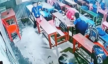 ক্লাস চলাকালে সিলিং ফ্যান ছিঁড়ে পড়লো ২ শিক্ষার্থীর মাথায়