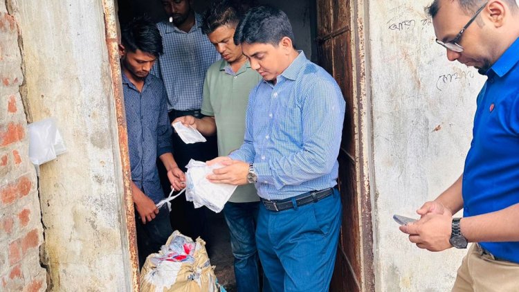 চট্টগ্রামে আড়াই টন পলিথিন জব্দ, ২ গোডাউন সিলগালা