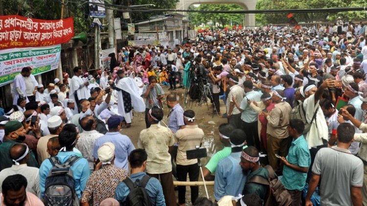 অবশেষে ২১তম দিনে আন্দোলনের মাঠ ছেড়ে ক্লাসে ফিরছেন শিক্ষকরা