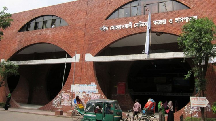 চিকিৎসকের যৌন হয়রানির শিকার কলেজছাত্রী, ভুগছেন মানসিক ‘ট্রমা’য়