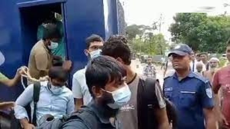 হুইপকে নিরাপত্তা দিয়ে পৌঁছে দেওয়ার সময় দুর্ঘটনায় ৩ পুলিশ আহত