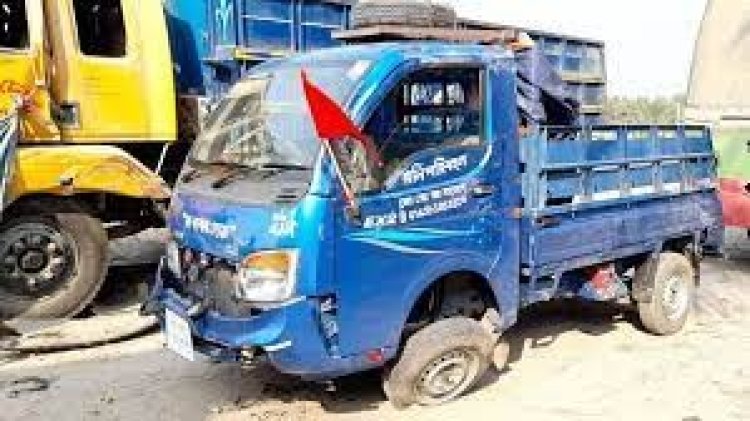 টাঙ্গাইলে পিকআপ উল্টে প্রাণ গেল দুই ব্যবসায়ীর