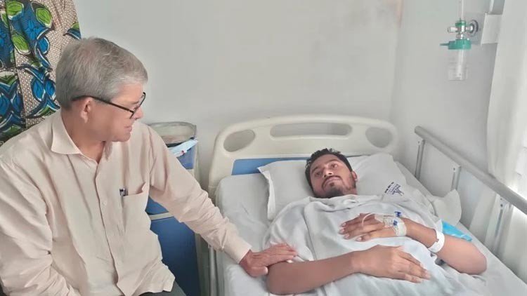 নুরকে হাসপাতাল থেকে বের করে দেয়ার অভিযোগ