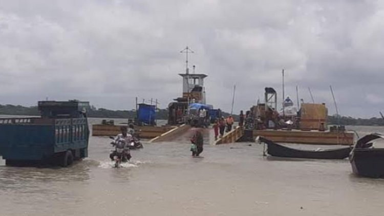 বরগুনায় তলিয়ে গেছে ফেরিঘাটের গ্যাংওয়ে