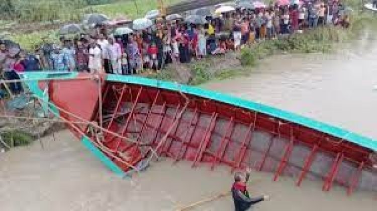 ডুবে যাওয়া ট্রলার উদ্ধার, এখনো নিখোঁজ দুই শিশুসহ ৫ জন