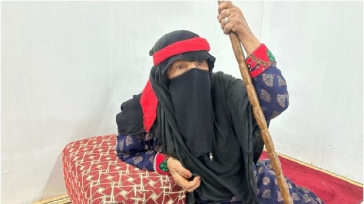 ১১০ বছর বয়সে স্কুলে ফিরলেন সৌদি নারী