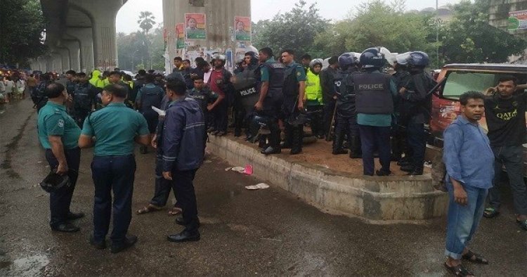 আন্দোলনরত শিক্ষার্থীদের ধাওয়া, আটক ৬