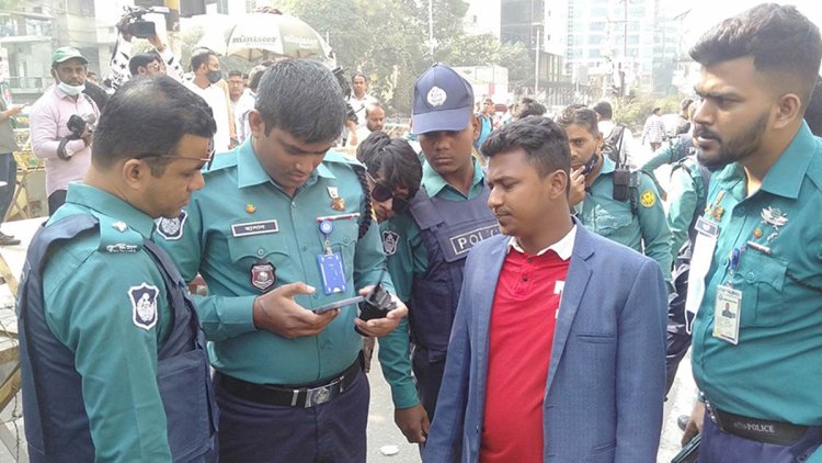 অভিযোগ ছাড়া মোবাইল চেক করতে পারবে না পুলিশ: আইনমন্ত্রী