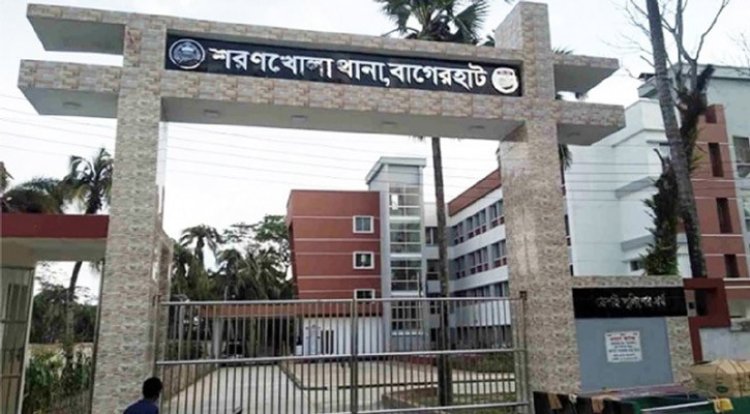 সন্ধ্যায় ঘরে ঢুকে মা-মেয়েকে কুপিয়ে হত্যা