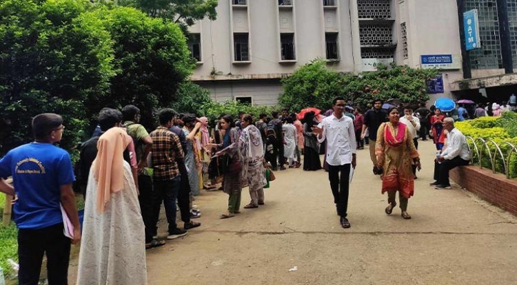 ঢাবিতে হল-বিভাগ উন্নয়ন ফি নিয়ে নবীনদের ভোগান্তি